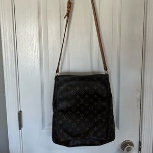 Louis Vuitton crossbody purse. 100% Authentic